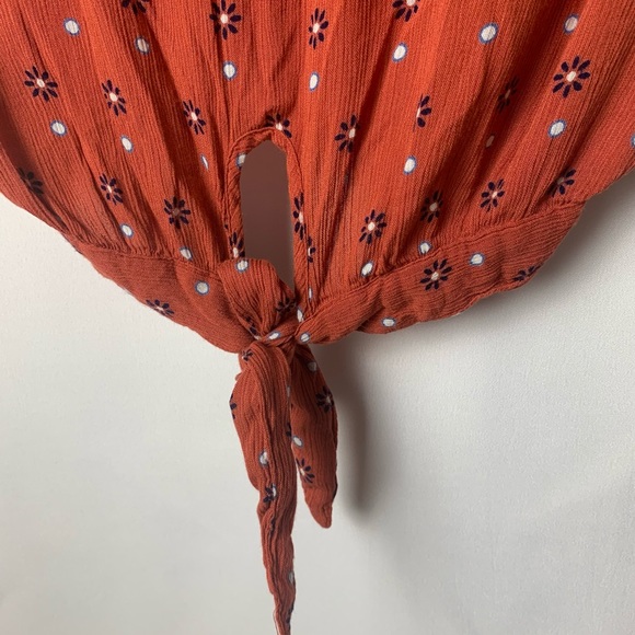 PATRONS OF PEACE Floral Surplice Crop Top - Picture 5 of 10